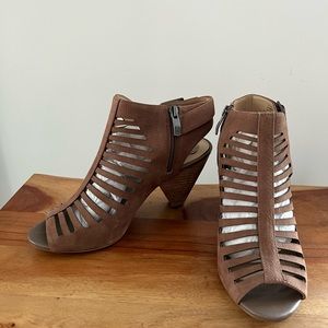 Vince Camuto Sandal - Eliana - Size 8.5